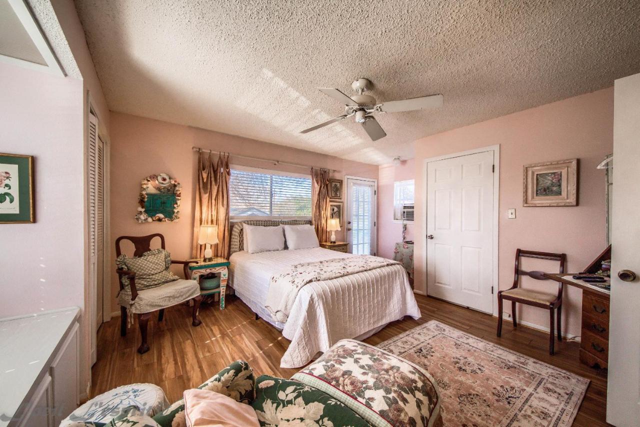 Appartamento Binky'S Nest Fredericksburg Esterno foto